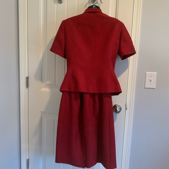 Le Suit Red Suit. - Picture 3 of 6